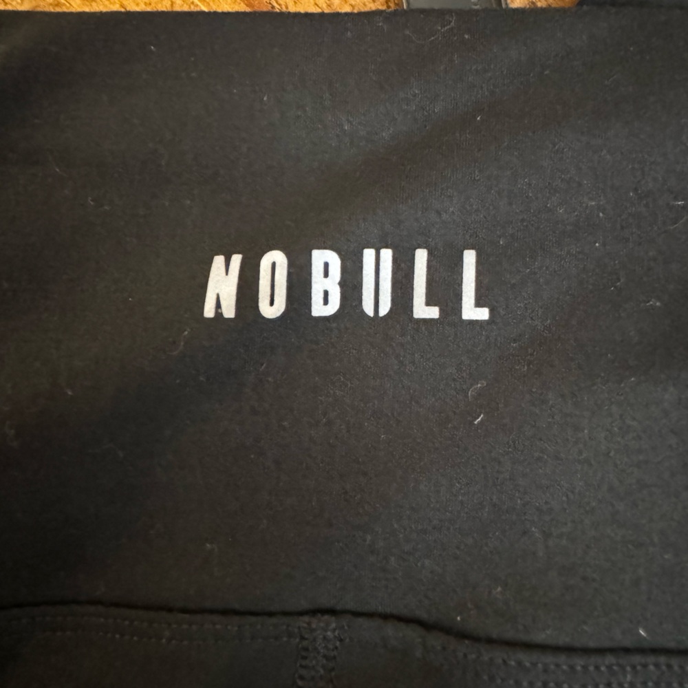 Nobull leggings, run big more like an x-large. Great condition w/some peeling.